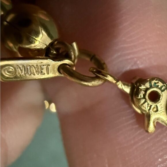 VINTAGE MONET GOLD-TONE BEADED NECKLACE – CLASSIC BOLD STATEMENT PIECE - Picture 16 of 17